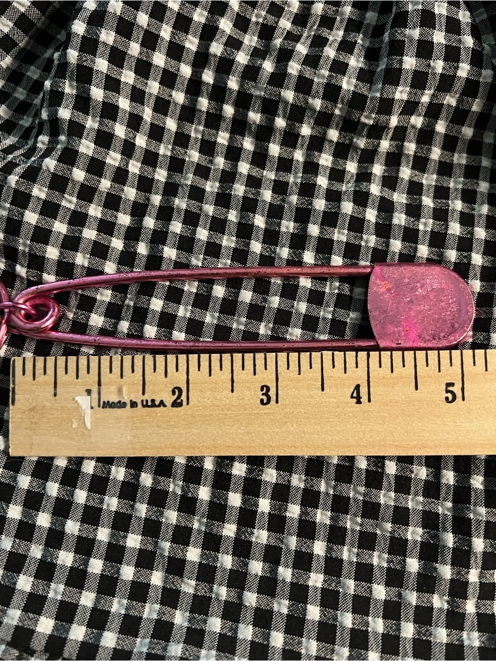 Large Pink metallic Safety Pin Keyring Accessory - Picture 5 of 5